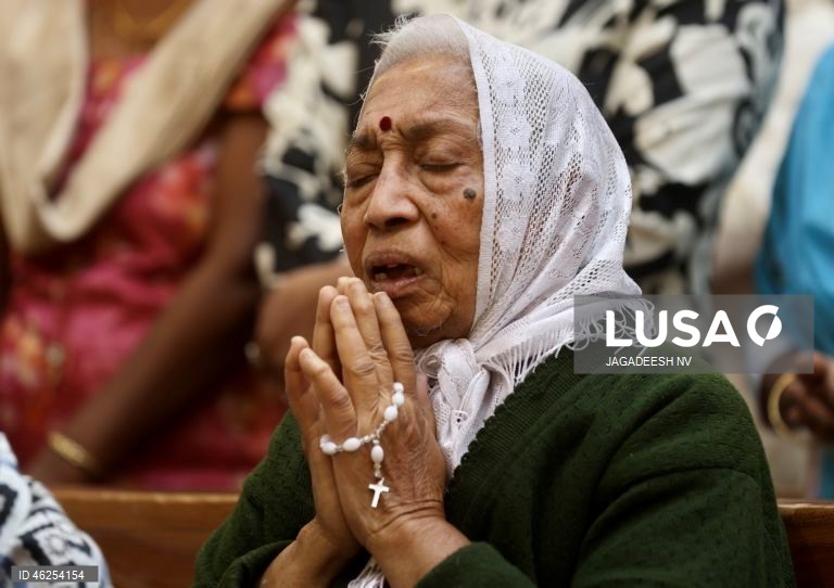 Cristãos celebram Natal em toda a Índia