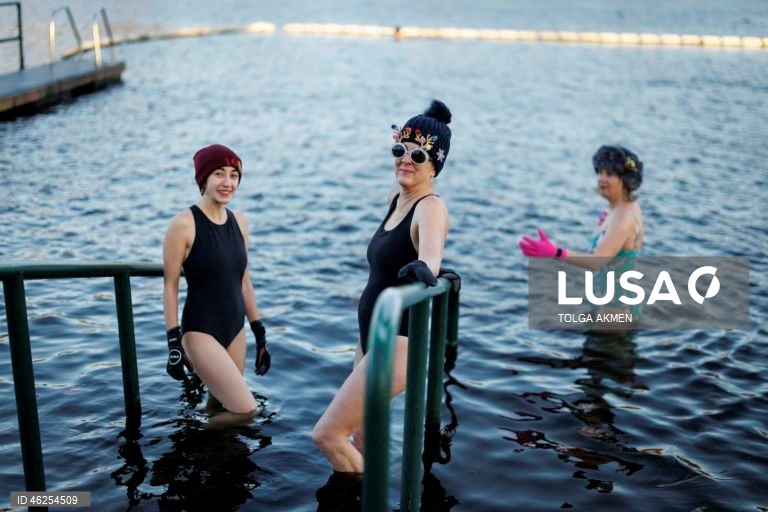 A corrida matinal de Natal do Serpentine Swimming Club é nadada em um percurso de 100 jardas (91,4 m) pela Peter Pan Cup, e acredita-se que seja a corrida de natação mais antiga do mundo. A corrida é realizada todos os anos desde 1864, com a única exceção de 2020.