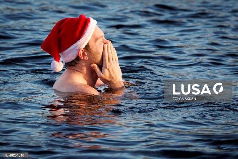 A corrida matinal de Natal do Serpentine Swimming Club é nadada em um percurso de 100 jardas (91,4 m) pela Peter Pan Cup, e acredita-se que seja a corrida de natação mais antiga do mundo. A corrida é realizada todos os anos desde 1864, com a única exceção de 2020.