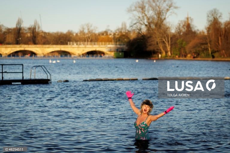 A corrida matinal de Natal do Serpentine Swimming Club é nadada em um percurso de 100 jardas (91,4 m) pela Peter Pan Cup, e acredita-se que seja a corrida de natação mais antiga do mundo. A corrida é realizada todos os anos desde 1864, com a única exceção de 2020.