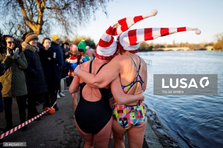 A corrida matinal de Natal do Serpentine Swimming Club é nadada em um percurso de 100 jardas (91,4 m) pela Peter Pan Cup, e acredita-se que seja a corrida de natação mais antiga do mundo. A corrida é realizada todos os anos desde 1864, com a única exceção de 2020.