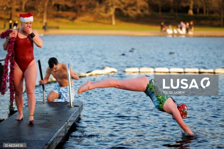 A corrida matinal de Natal do Serpentine Swimming Club é nadada em um percurso de 100 jardas (91,4 m) pela Peter Pan Cup, e acredita-se que seja a corrida de natação mais antiga do mundo. A corrida é realizada todos os anos desde 1864, com a única exceção de 2020.