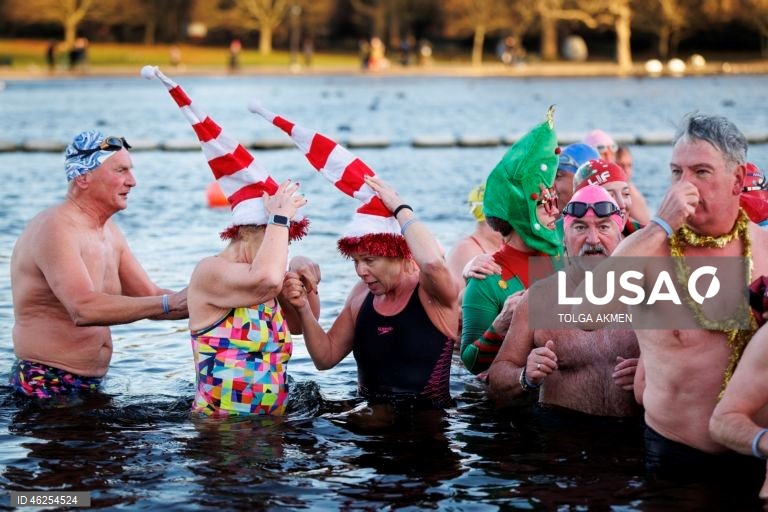 A corrida matinal de Natal do Serpentine Swimming Club é nadada em um percurso de 100 jardas (91,4 m) pela Peter Pan Cup, e acredita-se que seja a corrida de natação mais antiga do mundo. A corrida é realizada todos os anos desde 1864, com a única exceção de 2020.