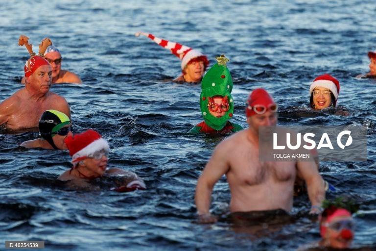 A corrida matinal de Natal do Serpentine Swimming Club é nadada em um percurso de 100 jardas (91,4 m) pela Peter Pan Cup, e acredita-se que seja a corrida de natação mais antiga do mundo. A corrida é realizada todos os anos desde 1864, com a única exceção de 2020.