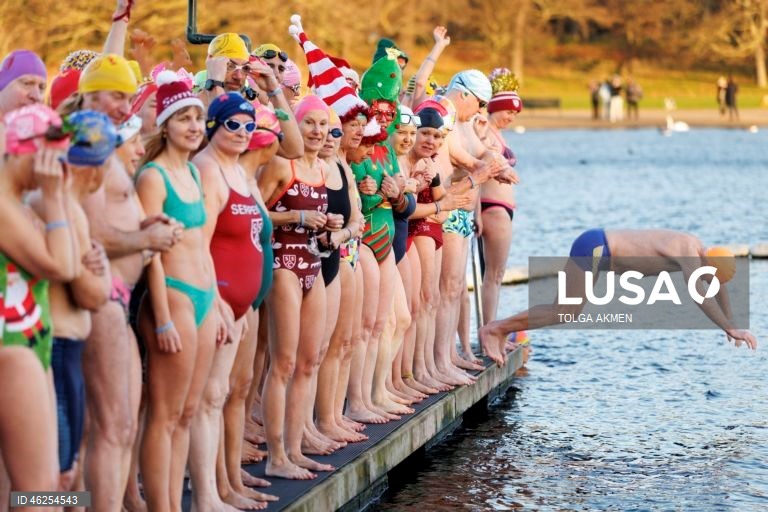 A corrida matinal de Natal do Serpentine Swimming Club é nadada em um percurso de 100 jardas (91,4 m) pela Peter Pan Cup, e acredita-se que seja a corrida de natação mais antiga do mundo. A corrida é realizada todos os anos desde 1864, com a única exceção de 2020.