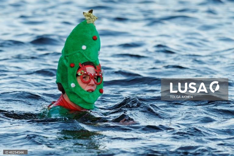 A corrida matinal de Natal do Serpentine Swimming Club é nadada em um percurso de 100 jardas (91,4 m) pela Peter Pan Cup, e acredita-se que seja a corrida de natação mais antiga do mundo. A corrida é realizada todos os anos desde 1864, com a única exceção de 2020.