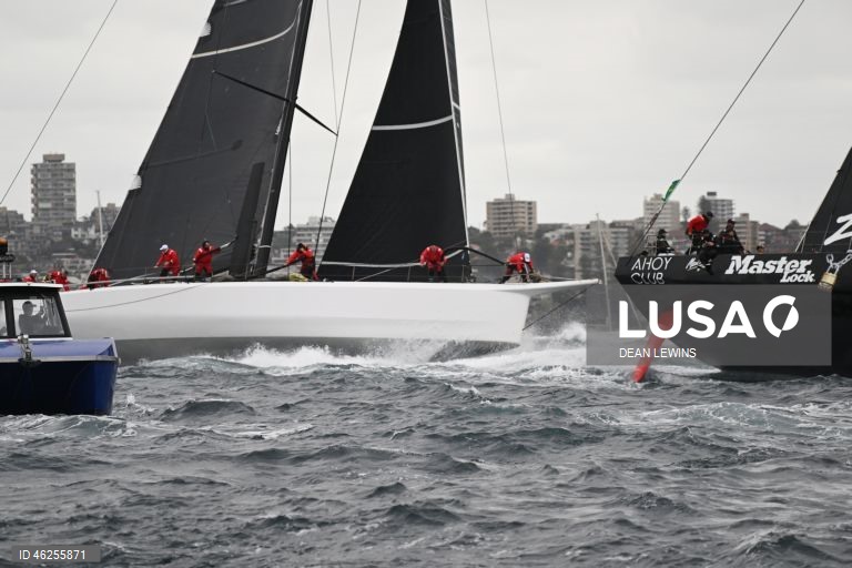 Largada da regata Sydney-Hobart 2025 no Cruising Yacht Club of Australia, em Sydney, Austrália.