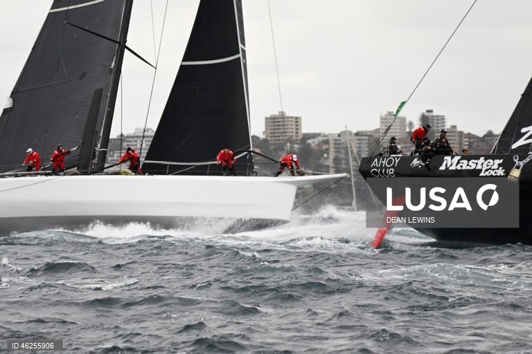 Largada da regata Sydney-Hobart 2025 no Cruising Yacht Club of Australia, em Sydney, Austrália.