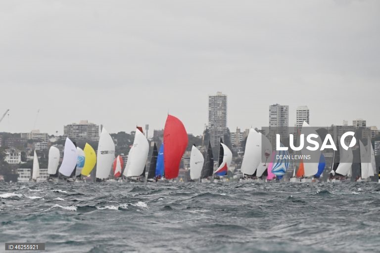 Largada da regata Sydney-Hobart 2025 no Cruising Yacht Club of Australia, em Sydney, Austrália.