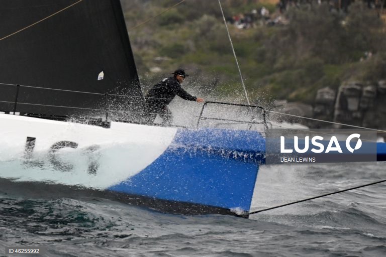 Largada da regata Sydney-Hobart 2025 no Cruising Yacht Club of Australia, em Sydney, Austrália.