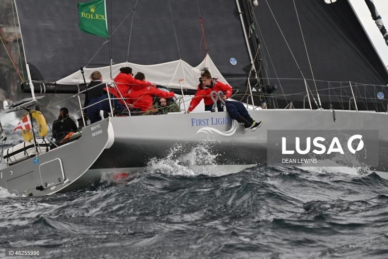 Largada da regata Sydney-Hobart 2025 no Cruising Yacht Club of Australia, em Sydney, Austrália.