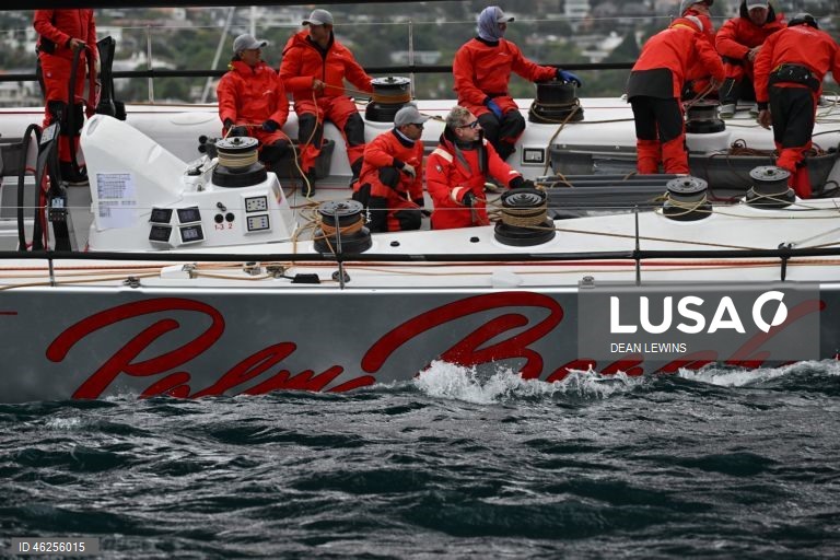 Largada da regata Sydney-Hobart 2025 no Cruising Yacht Club of Australia, em Sydney, Austrália.