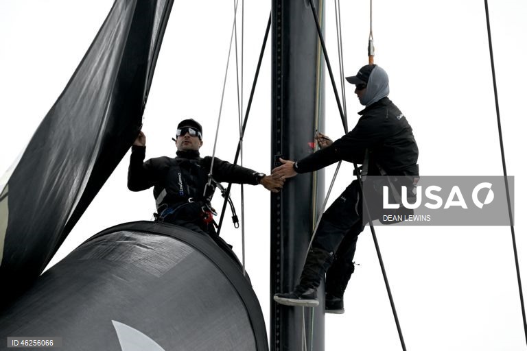 Largada da regata Sydney-Hobart 2025 no Cruising Yacht Club of Australia, em Sydney, Austrália.