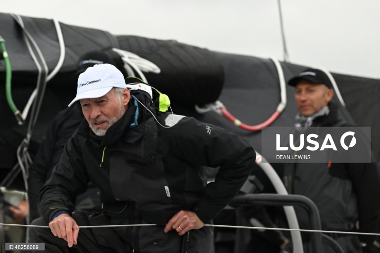 Largada da regata Sydney-Hobart 2025 no Cruising Yacht Club of Australia, em Sydney, Austrália.