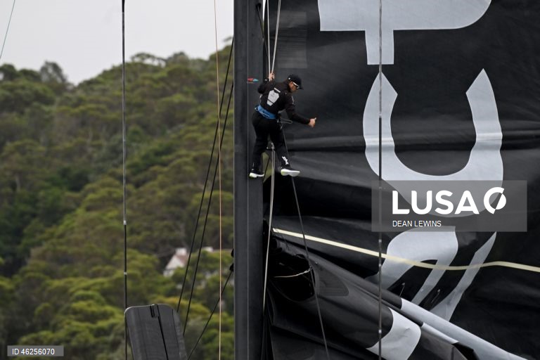 Largada da regata Sydney-Hobart 2025 no Cruising Yacht Club of Australia, em Sydney, Austrália.