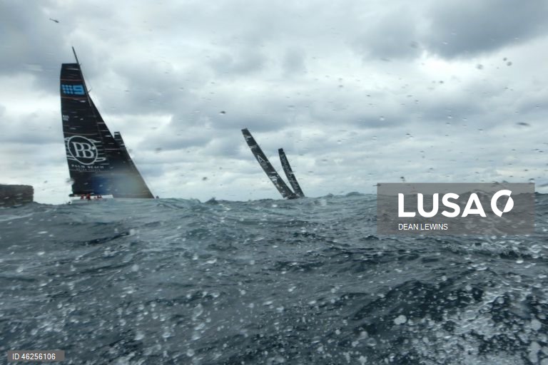 Largada da regata Sydney-Hobart 2025 no Cruising Yacht Club of Australia, em Sydney, Austrália.