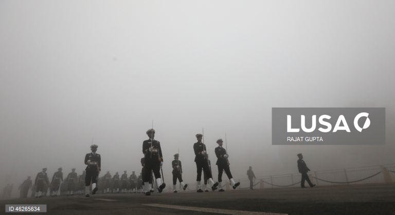 Índia: Uma espessa camada de poluição cobre Nova Deli