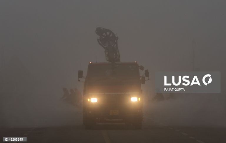 Índia: Uma espessa camada de poluição cobre Nova Deli