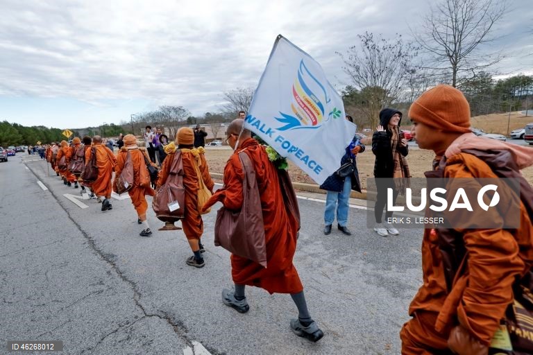 EUA: Monges budistas promovem marcha pela paz até Washington