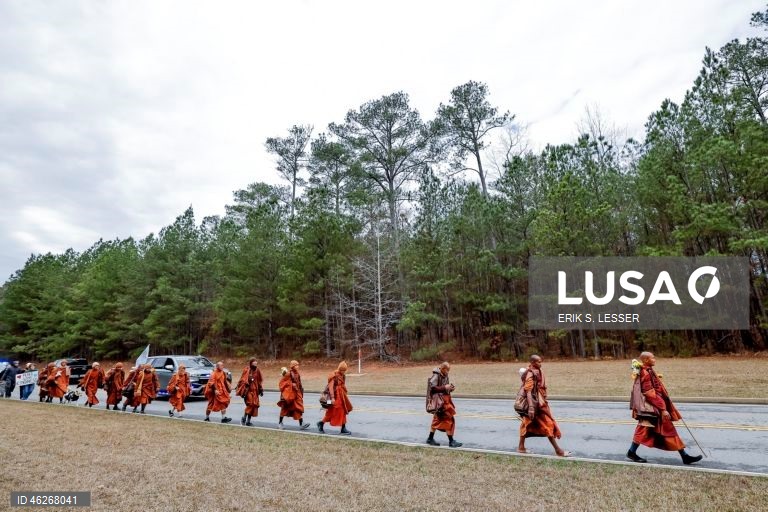 EUA: Monges budistas promovem marcha pela paz até Washington