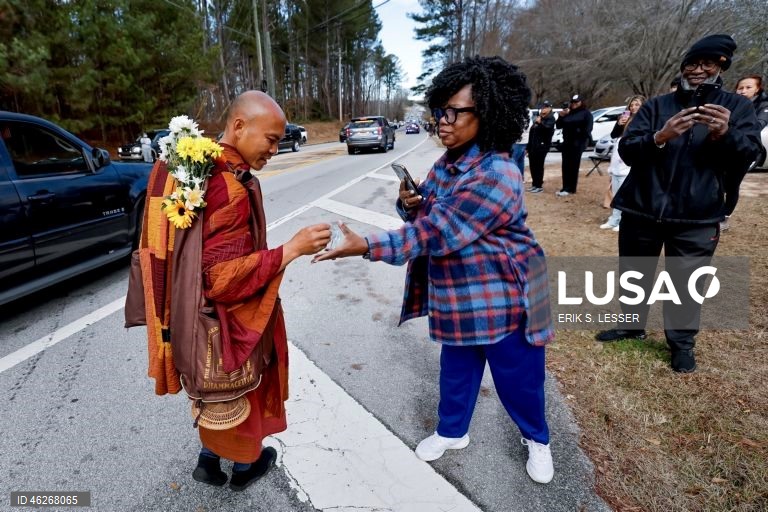 EUA: Monges budistas promovem marcha pela paz até Washington