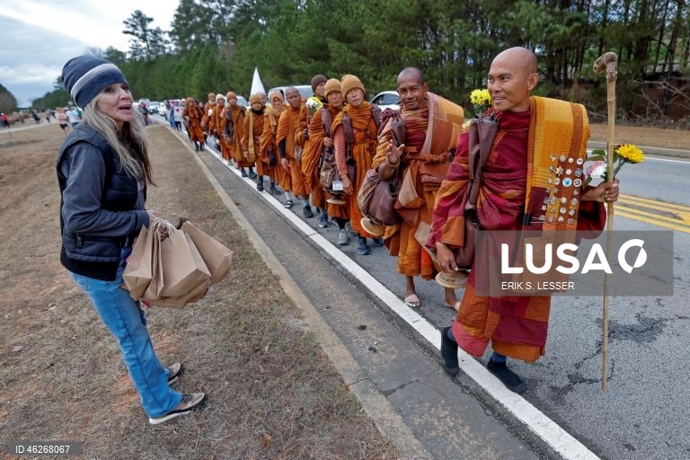 EUA: Monges budistas promovem marcha pela paz até Washington