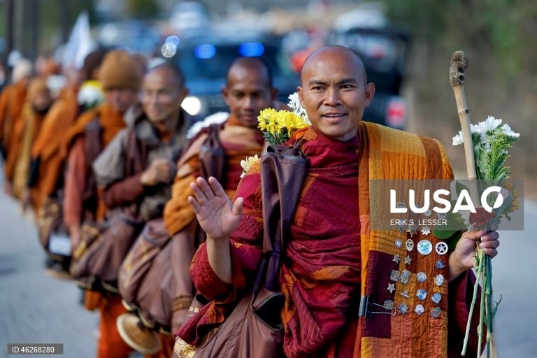 EUA: Monges budistas promovem marcha pela paz até Washington