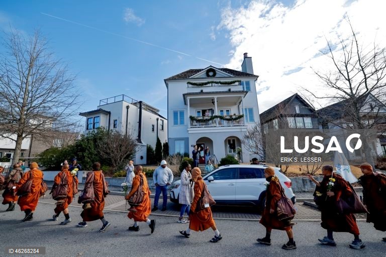 EUA: Monges budistas promovem marcha pela paz até Washington