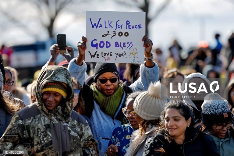 EUA: Monges budistas promovem marcha pela paz até Washington