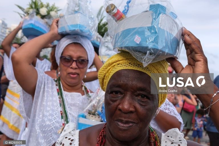 Brasil: Cerimónia em honra de Iemanjá no Rio de Janeiro