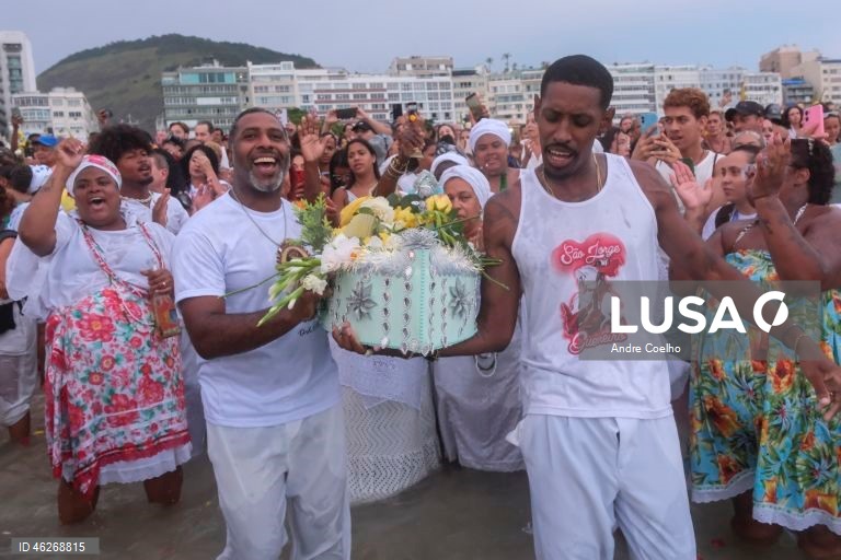 Brasil: Cerimónia em honra de Iemanjá no Rio de Janeiro