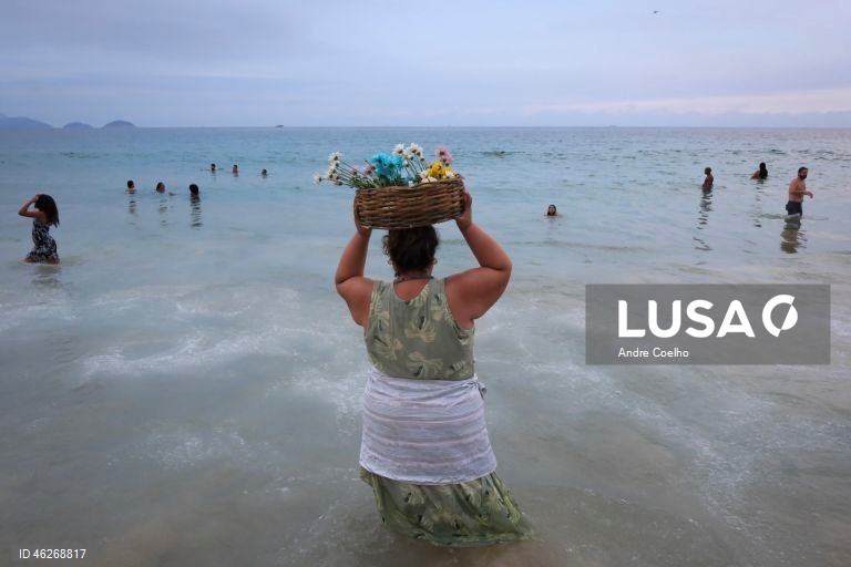 Brasil: Cerimónia em honra de Iemanjá no Rio de Janeiro
