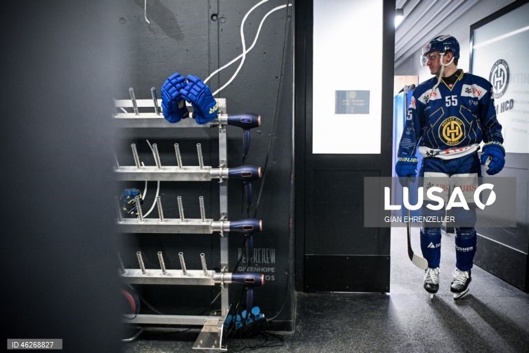 Suíça: Hóquei no gelo Spengler Cup 2025 - Collegiate Selects vs Sparta Praga