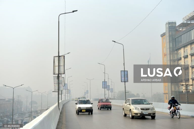 Paquistão: Nevoeiro em Peshawar