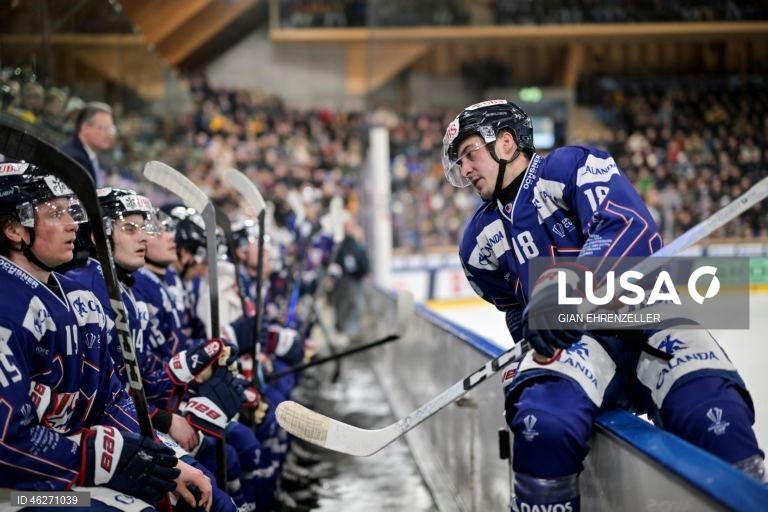 Suíça: Hóquei no gelo Spengler Cup 2025 - Collegiate Selects vs Sparta Praga