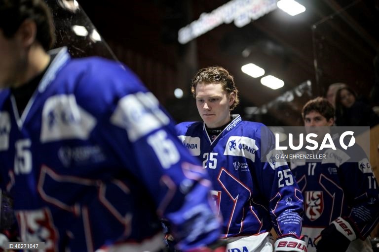 Suíça: Hóquei no gelo Spengler Cup 2025 - Collegiate Selects vs Sparta Praga