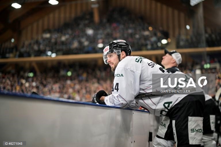 Suíça: Hóquei no gelo Spengler Cup 2025 - Collegiate Selects vs Sparta Praga