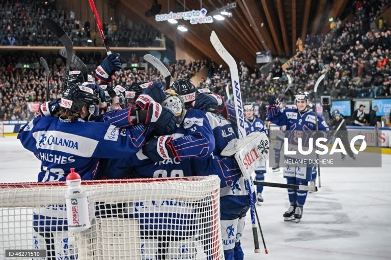 Suíça: Hóquei no gelo Spengler Cup 2025 - Collegiate Selects vs Sparta Praga