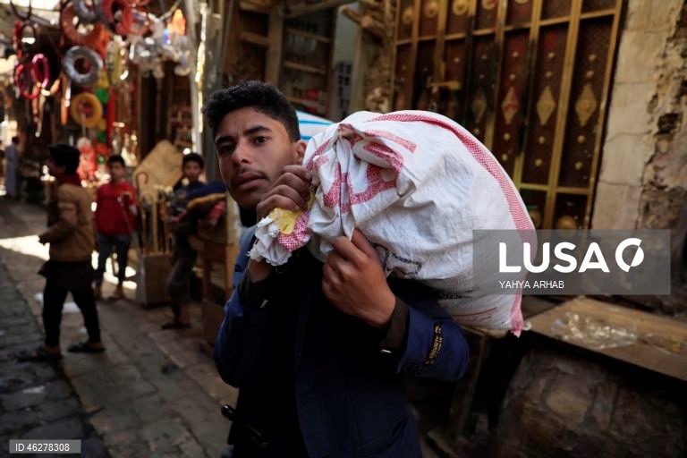 Iémen: A vida quotidiana em Sana durante o conflito que recentemente eclodiu entre o governo iemenita apoiado pela Arábia Saudita e os separatistas do sul