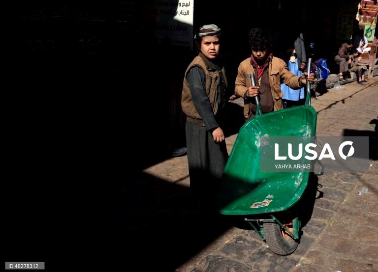 Iémen: A vida quotidiana em Sana durante o conflito que recentemente eclodiu entre o governo iemenita apoiado pela Arábia Saudita e os separatistas do sul