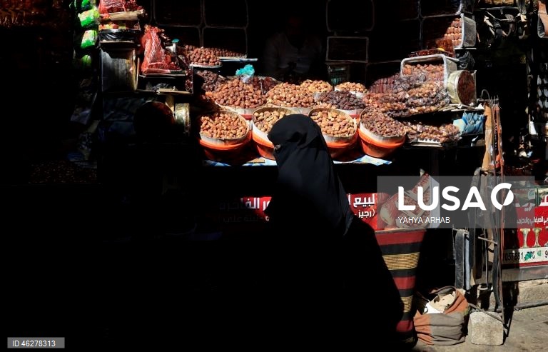 Iémen: A vida quotidiana em Sana durante o conflito que recentemente eclodiu entre o governo iemenita apoiado pela Arábia Saudita e os separatistas do sul