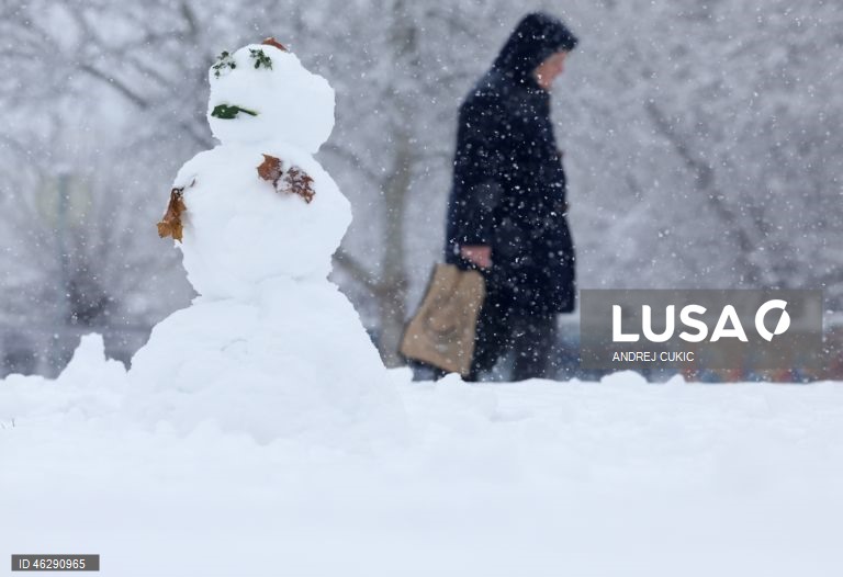Sérvia: Neve em Belgrado
