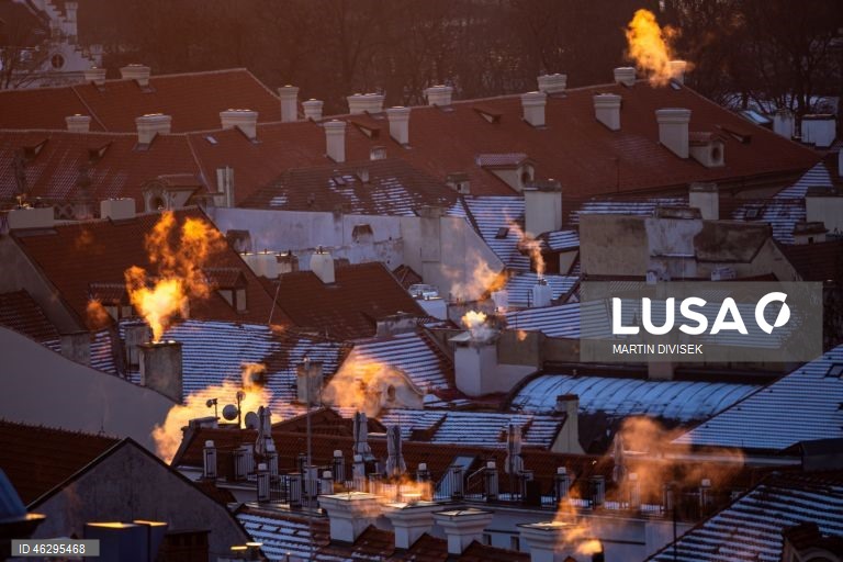 Temperaturas geladas em Praga. De acordo com o Instituto Hidrometeorológico Checo, à noite e no início da manhã, as temperaturas cairão para até 14 graus Celsius negativos na República Checa.