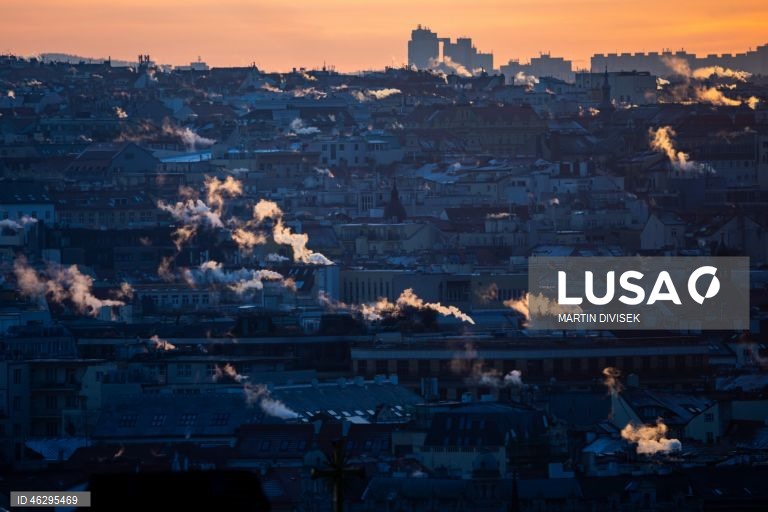 Temperaturas geladas em Praga. De acordo com o Instituto Hidrometeorológico Checo, à noite e no início da manhã, as temperaturas cairão para até 14 graus Celsius negativos na República Checa.