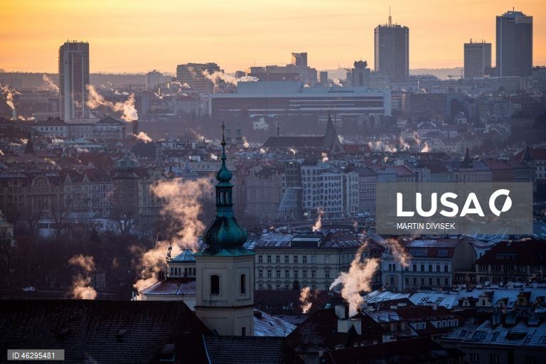 Temperaturas geladas em Praga. De acordo com o Instituto Hidrometeorológico Checo, à noite e no início da manhã, as temperaturas cairão para até 14 graus Celsius negativos na República Checa.