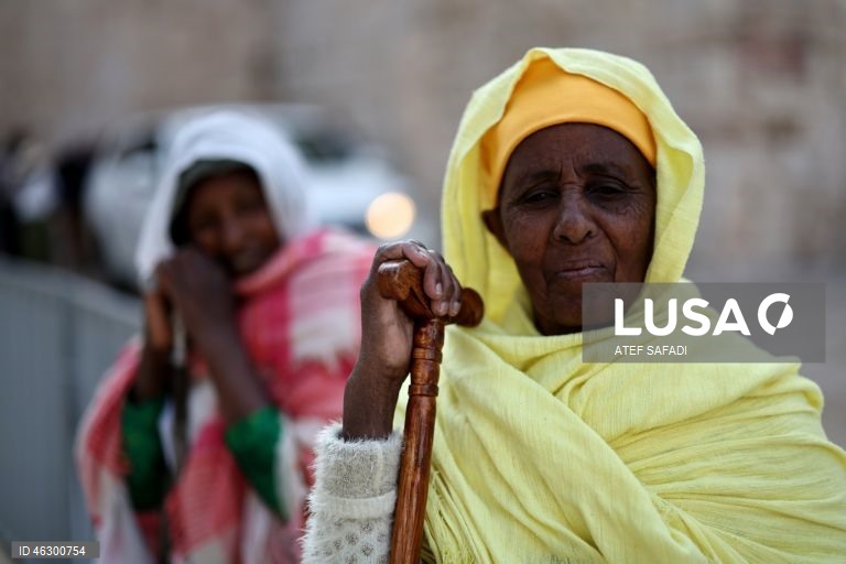 Palestina: Cristãos ortodoxos celebram o nascimento de Jesus Cristo na Igreja da Navidade em Belém