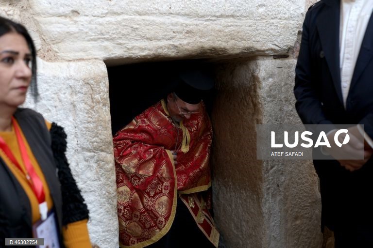 Palestina: Cristãos ortodoxos celebram o nascimento de Jesus Cristo na Igreja da Navidade em Belém