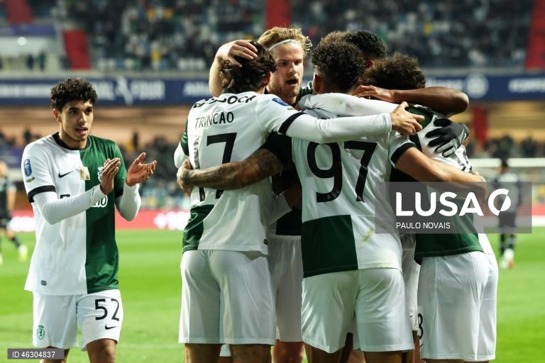 Futebol: Vitória de Guimarães vence o Sporting nas meias finais da Taça da Liga 