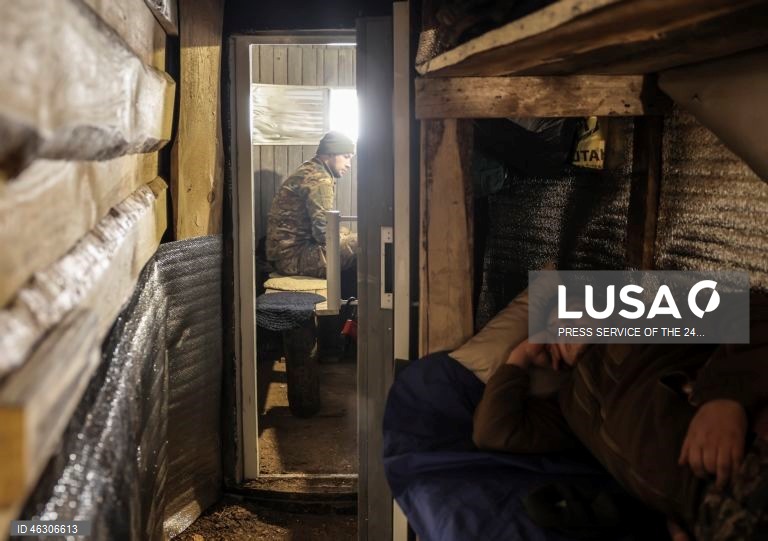 Urcânia: Militares ucranianos operam drone na região de Donetsk