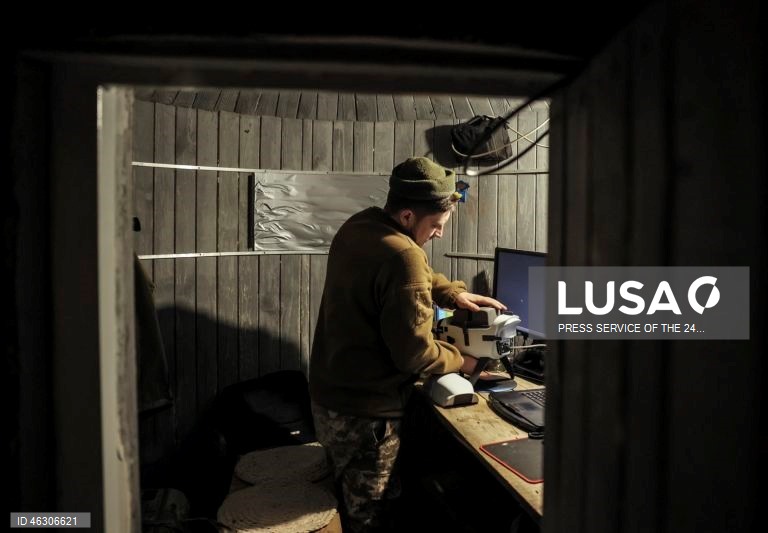 Urcânia: Militares ucranianos operam drone na região de Donetsk